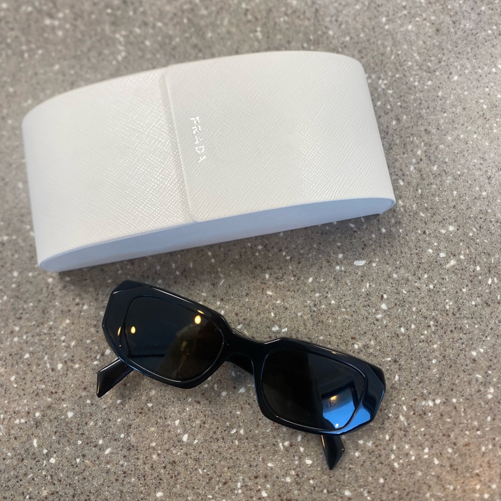 🔥🔥 HOT!! Trendy Prada Symbole Sunnies🔥🔥🔥